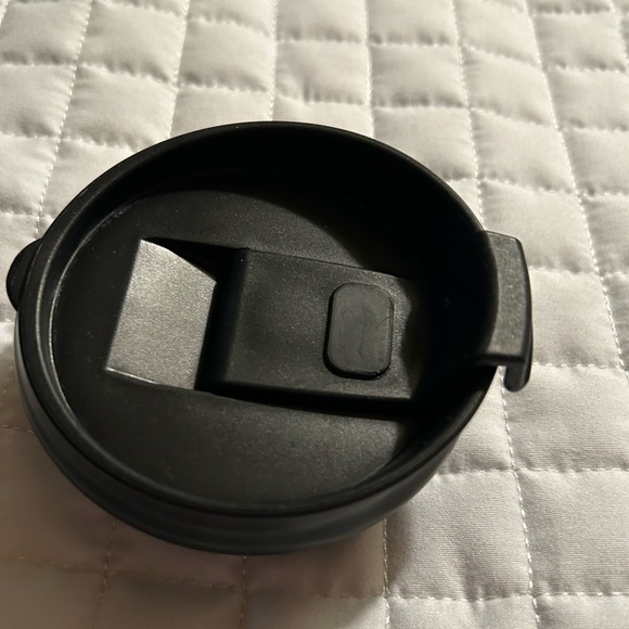 Eddie Bauer 7.5” For hot/cold beverages w/black 3” screwtop/snap top closure. - Picture 5 of 8